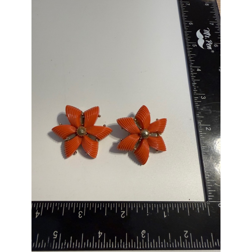 Vintage Coro Orange Thermoset Starburst Floral Clip On Earrings‎ Gold Tone Retro